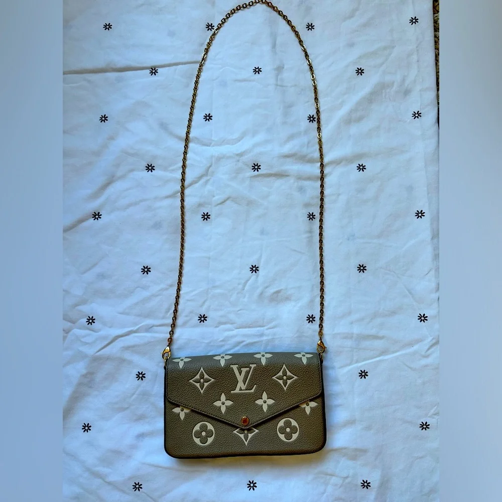 Felicia Pochette LOUIS VUITTON (in dove/cream) - Picture 2 of 12